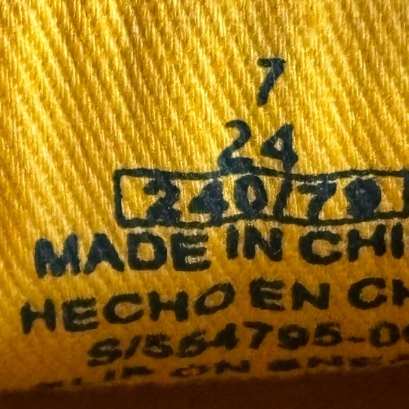 Old Navy slip on boat shoe size 7 striped yellow - Picture 3 of 3